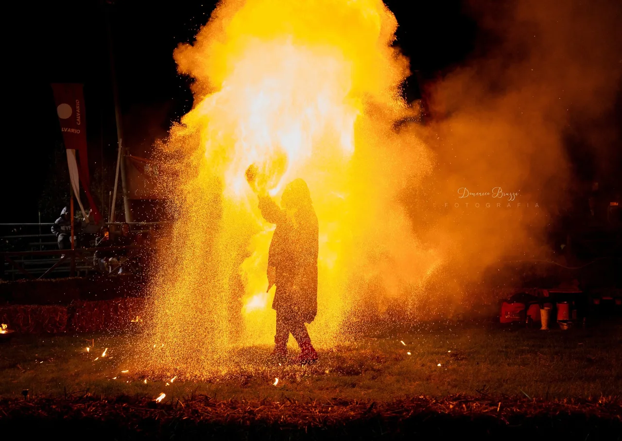 Scintille del finale Sparkle durante una performance Firestorm